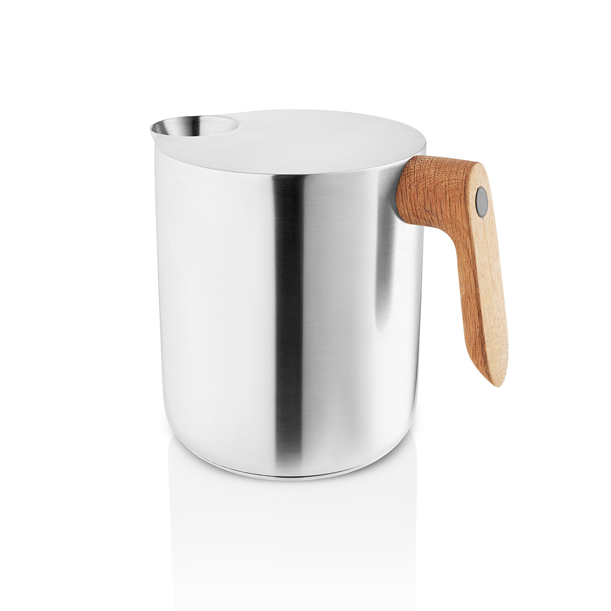 Wooden handle view from Eva Solo Nordic Kitchen induction kettle - black and silver stovetop kettle with oak handle, stainless steel and aluminum body, 1L capacity for fast boiling on induction.