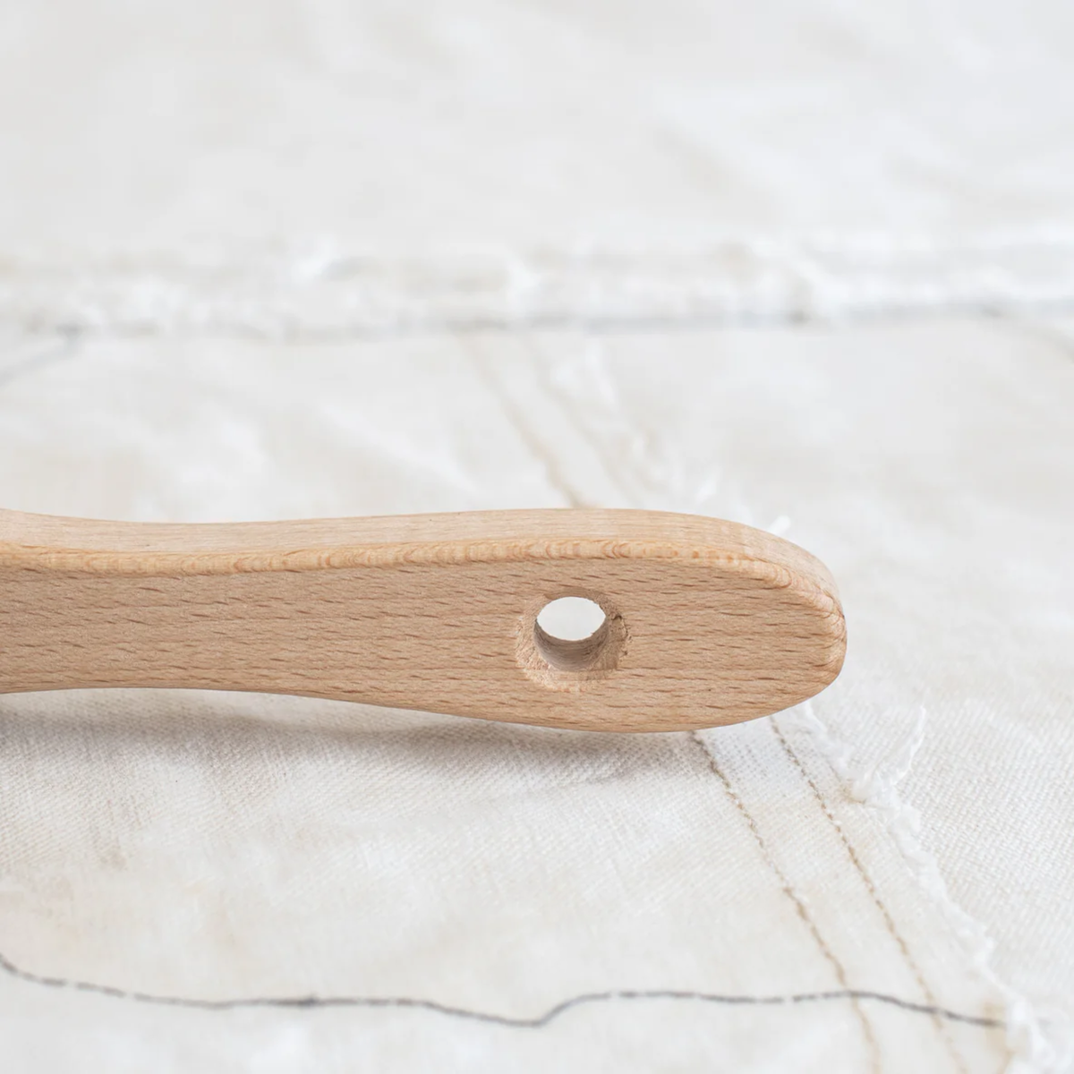 Handle of Fathom Hand Brush Horse Hair Two Tone, German-made beech wood handle, black or light horsehair, hand-held cleaning brush.