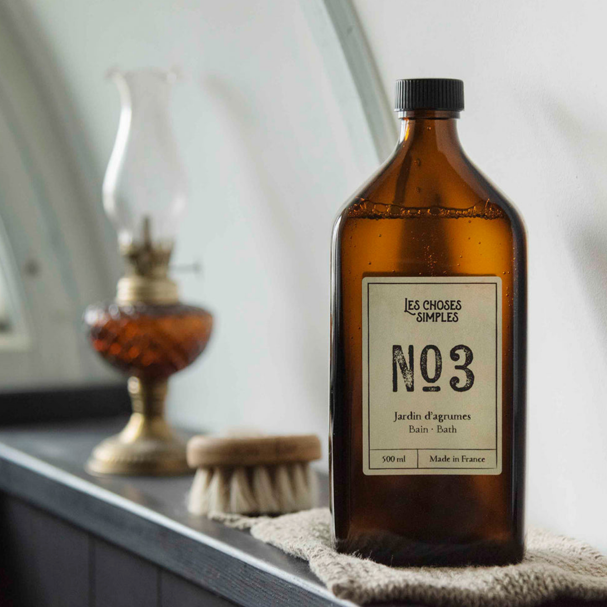 Les Choses Simple Bubble Bath 500ml Jardin des Argumes on display on bathroom sink 