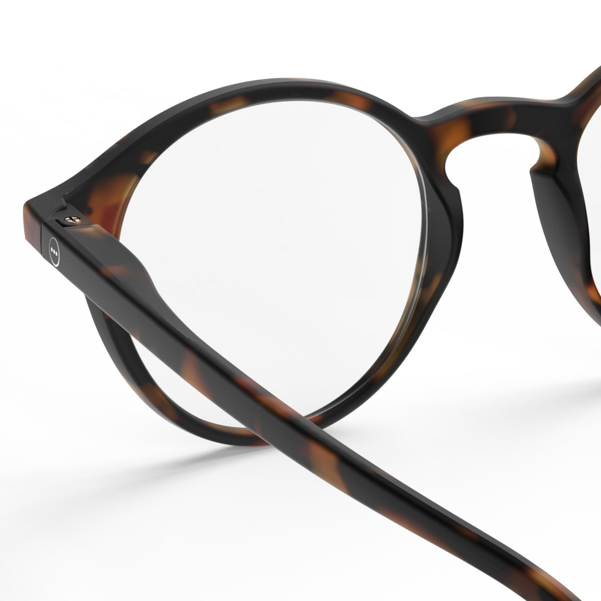 Izipizi shape d light tortoise reading glasses close up of front right hand side on white background