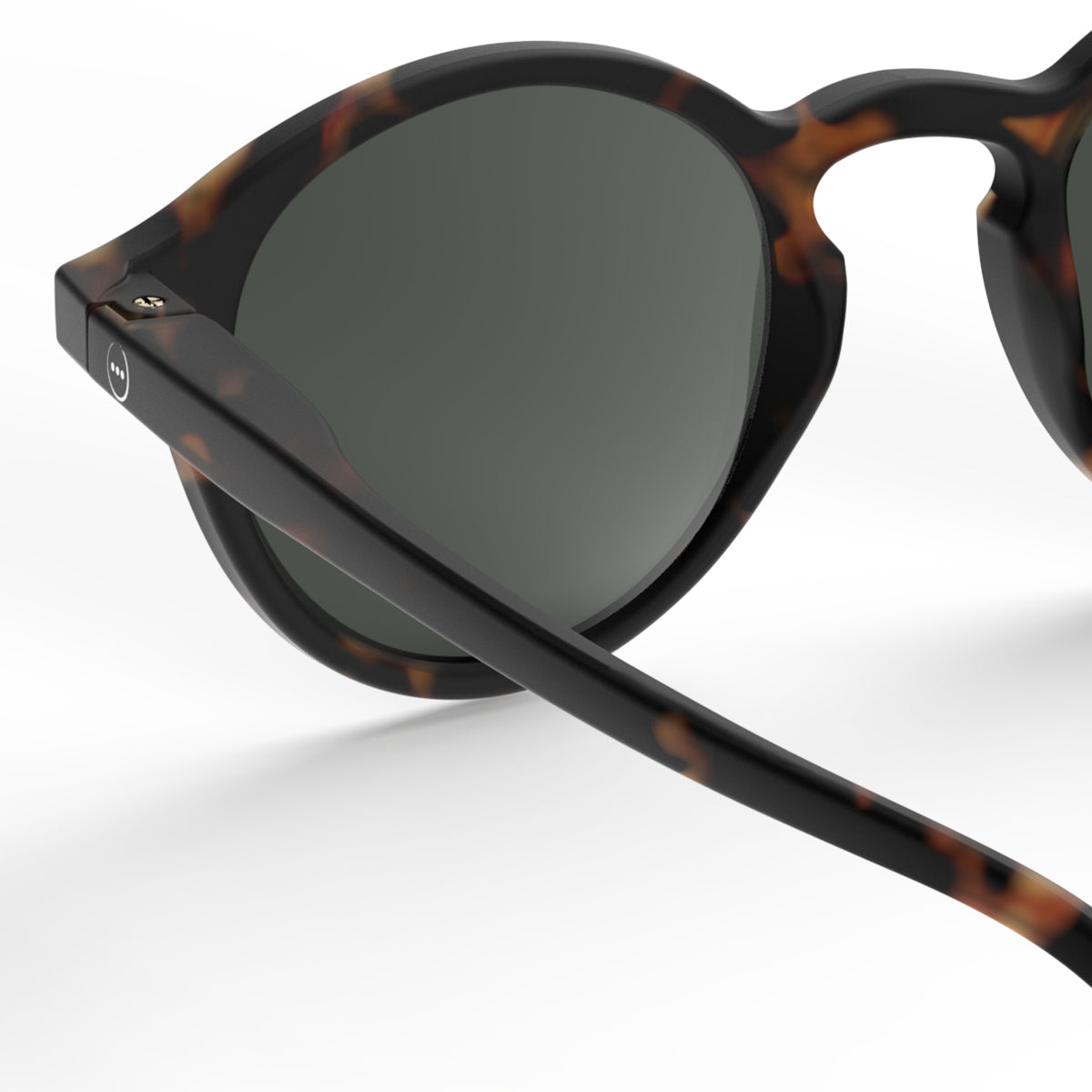 Izipizi junior sunglasses shape d tortoise on an angle on white background
