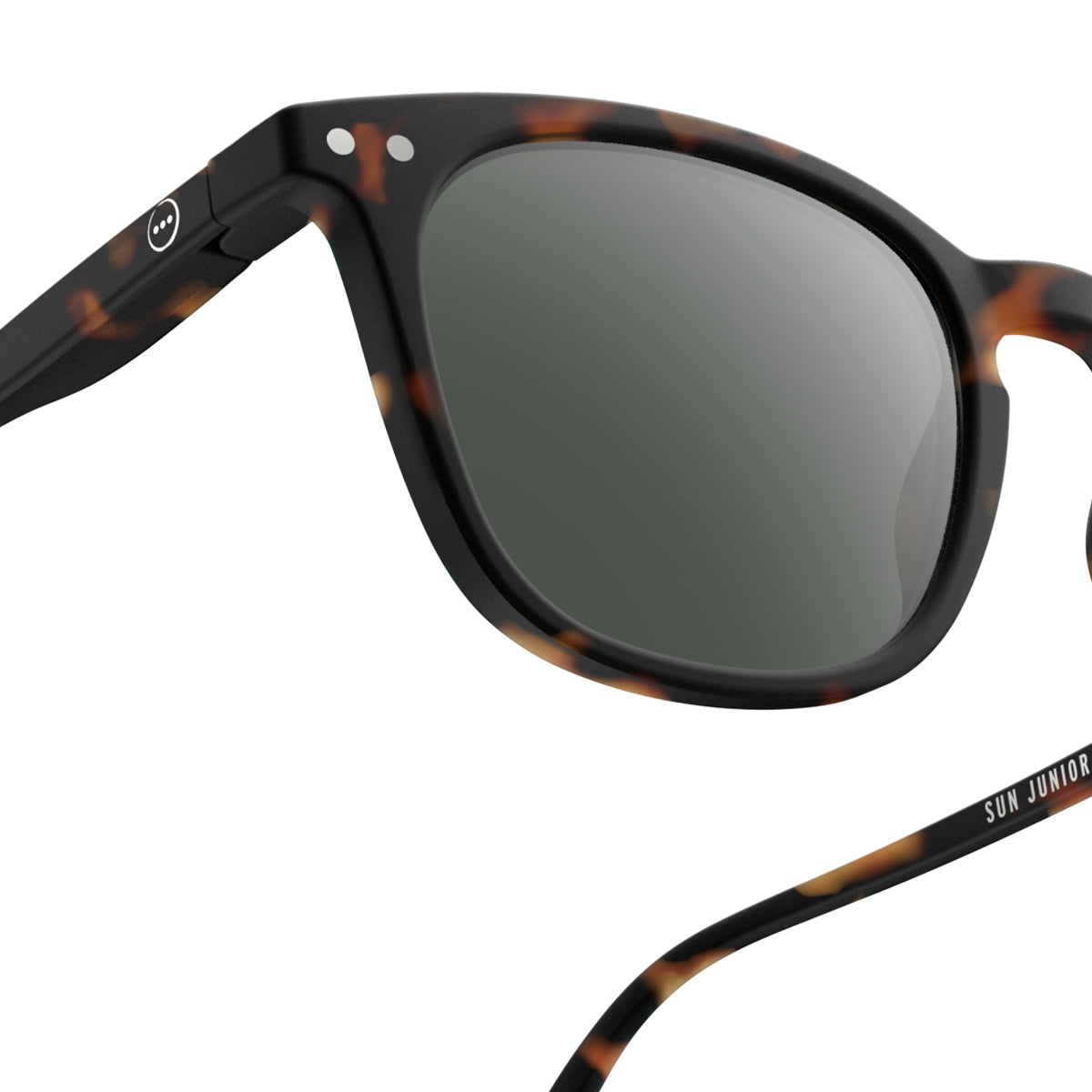 Izipizi junior sunglasses shape e tortoise close up of front right hand side on white background