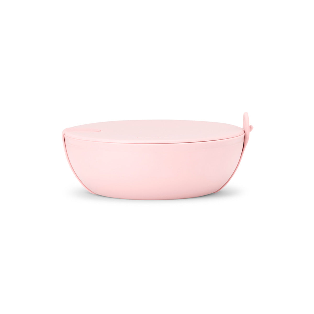 WP blush plastic lunch bowl with lid on white background