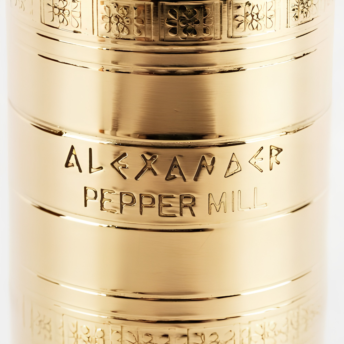 Close up of the logo for Alexander Mills Brass Pepper Grinder 25cm which has 100% metal mechanism with 3DCut system for fine or course grinding.