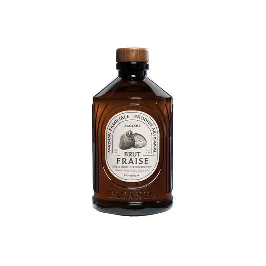 Front view of the Bacahna Sirop Brut 400ml Fraise Raw Strawberry Syrup, with a fruity fragrance, can be in a smoothie tea or beer, goes perfectly with jasmine syrup of brut range. Made from pure cane sugar, water, strawberry juice and flavouring and certified organic.