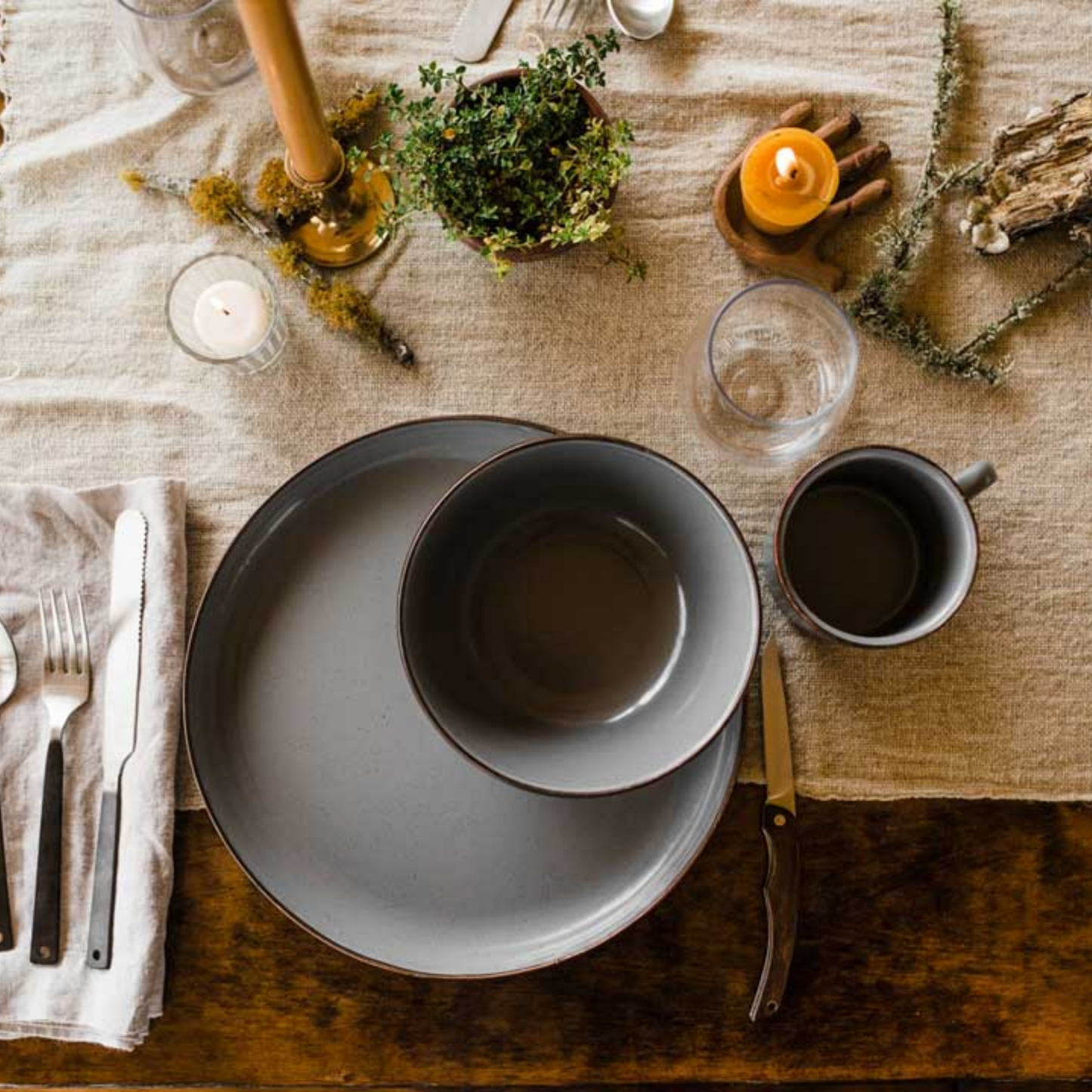 Set dining table with Barebones enamel bowl slate grey on plate. 