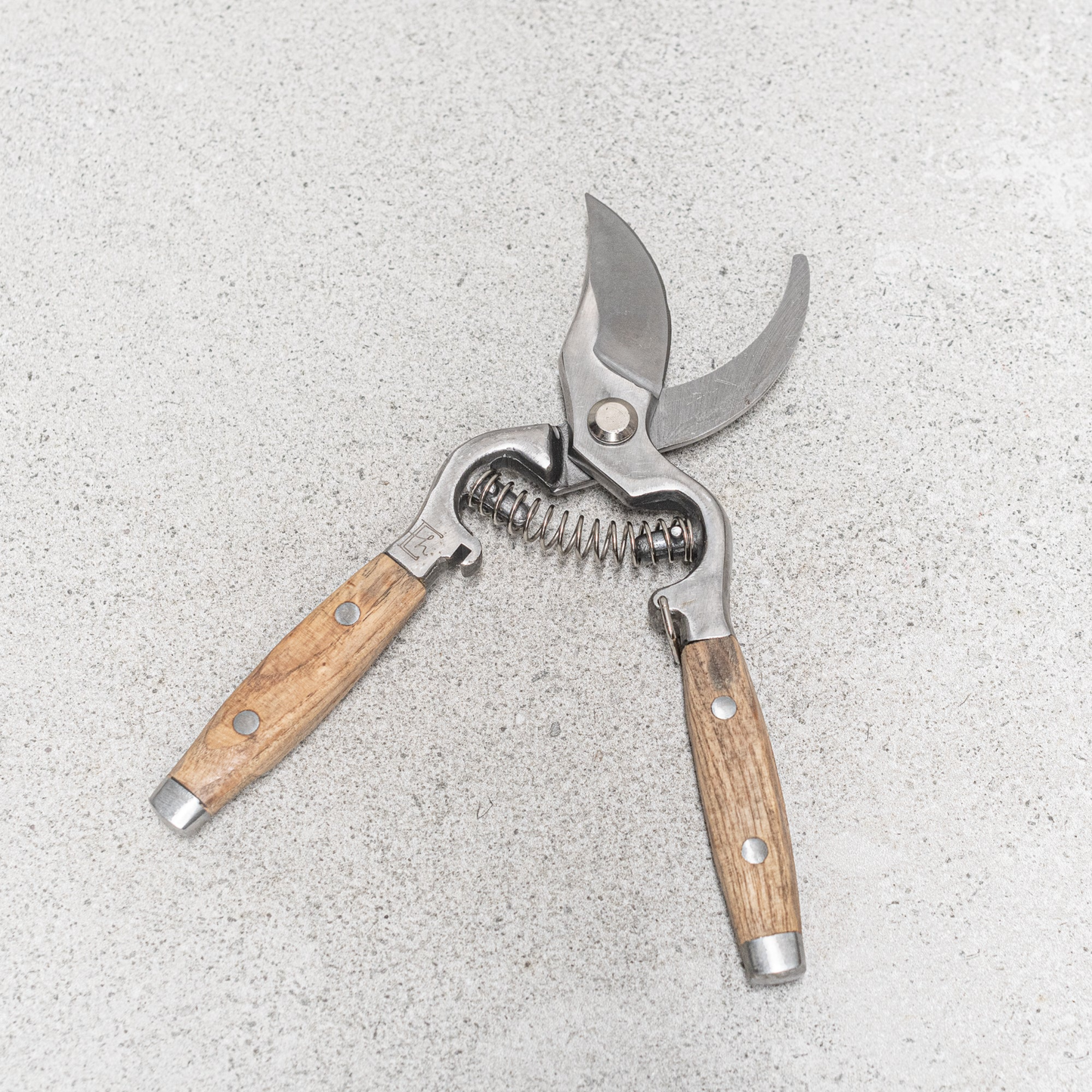 Open Fathom Secateurs featuring drop-forged stainless steel blades with wooden ash handles, measure approximately 20cm in length.