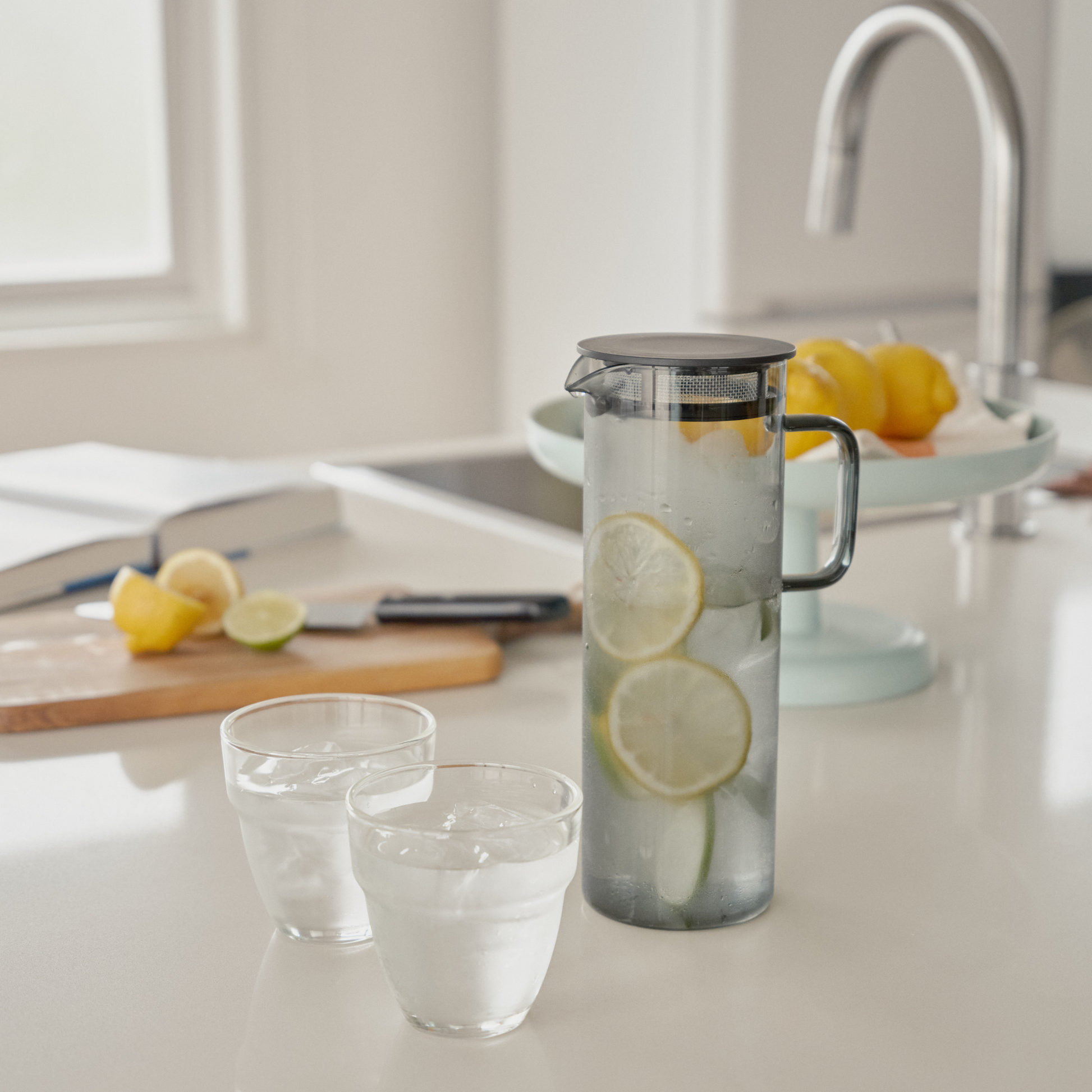 Hario Glass Pitcher Grey that is made from heatproof glass with 800ml capacity, with a lid that has a mesh filter, with lemon juice inside.