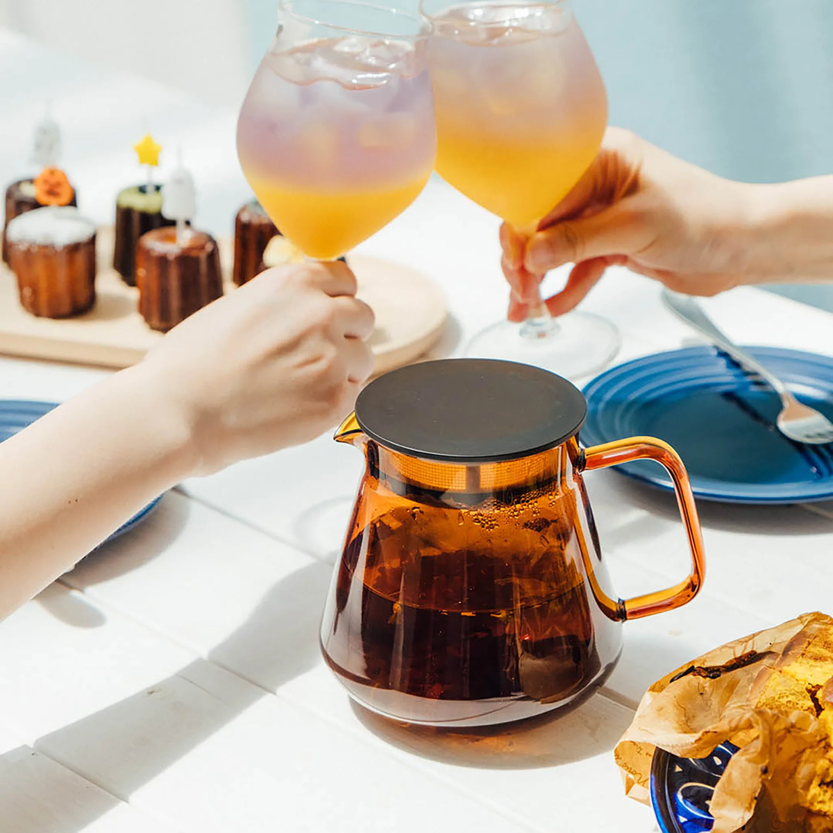 On the table with Hario Glass Tea Server Amber which is made from heatproof glass, can also be used to contain the dripped coffee.