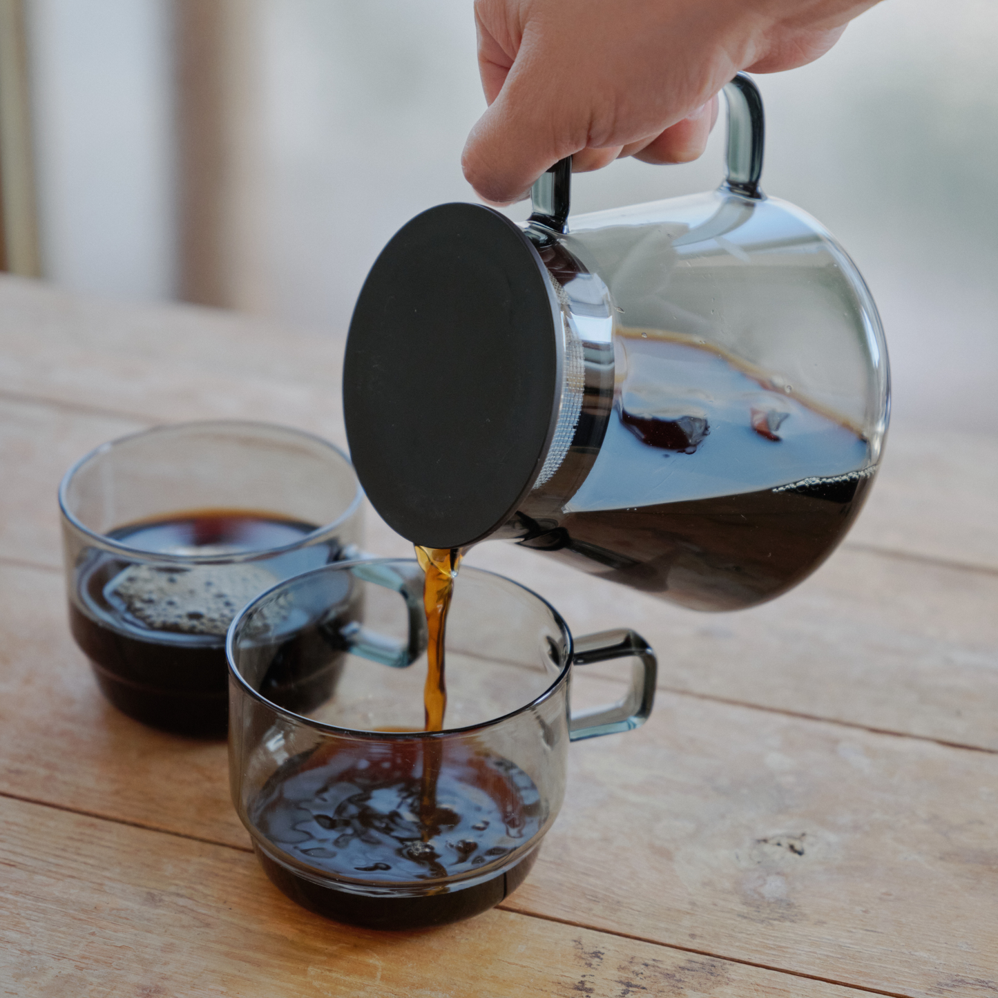 Pouring coffee from the Hario Glass Tea Server Grey which is made from heatproof glass, can also be used to contain the dripped coffee.