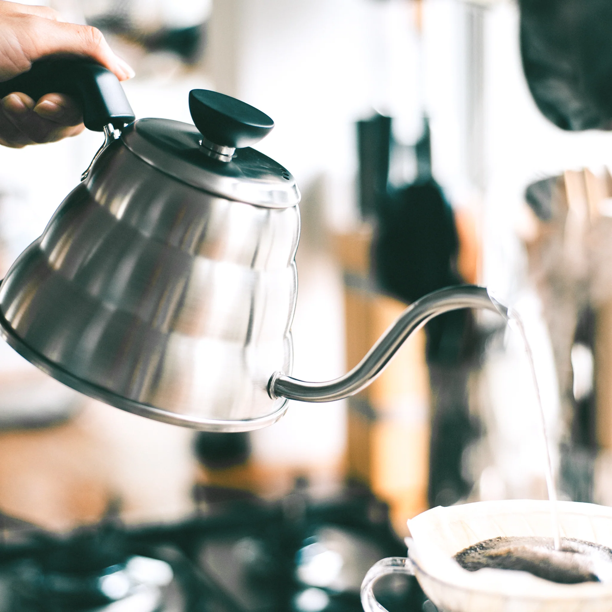 Pouring hot water to the dripper with Hario V60 Drip Kettle Buono 1L Stainless steel with slim spout for control pouring, for manual brewing.