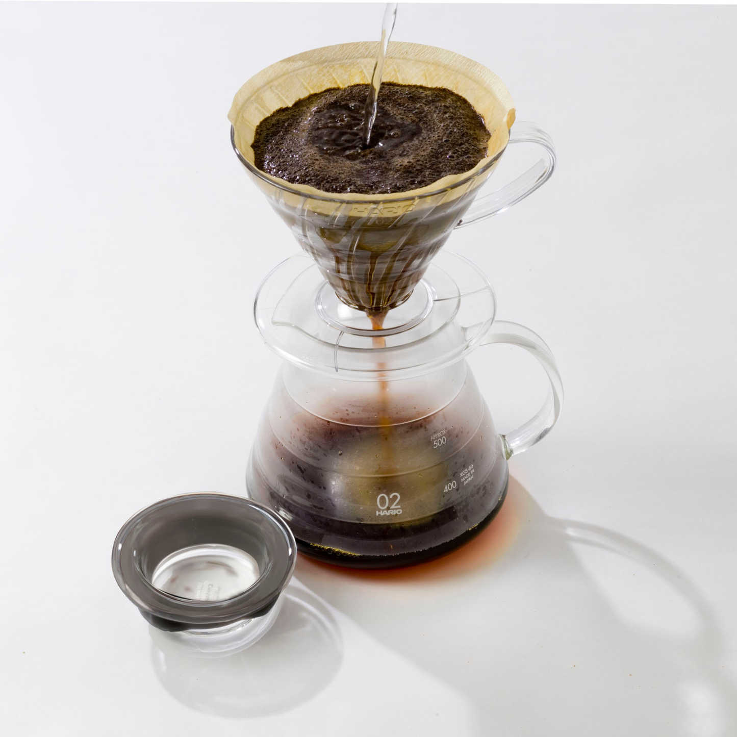 Filtering coffee to the HARIO beehive glass server clear heatproof borosilicate glass with silicone rubber seal, microwave safe with or without lid, 600ml capacity.