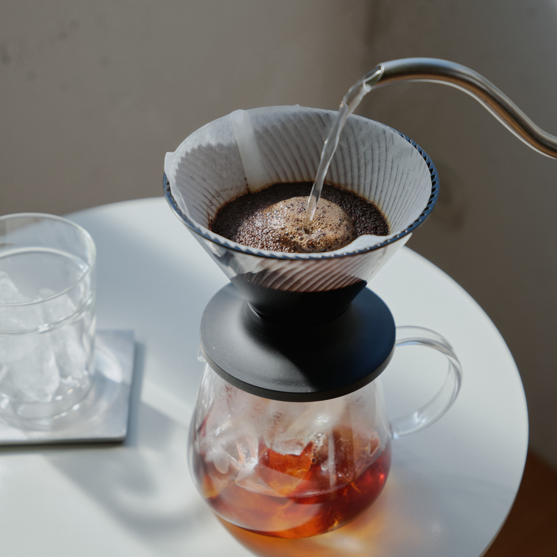 Putting hot water to the Hario V60 Neo Coffee Dripper 02 Black which is made from PCT resin and silicone rubber, with detachable base for hybrid brewing.