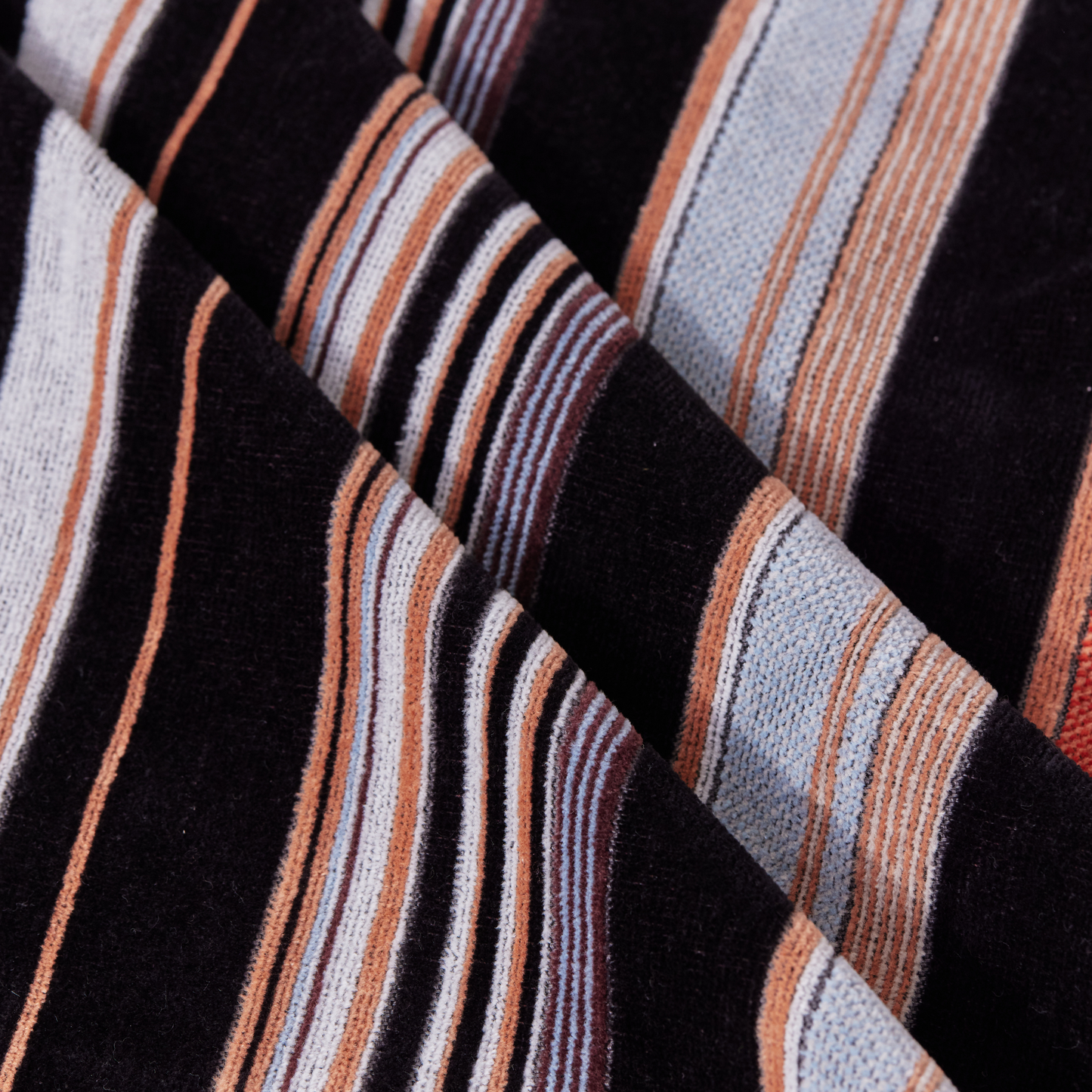 Close up view of the Innate Ridge Sunrise bath sheet 100cm x 160cm, luxury absorbent cotton bath sheet with sunrise-inspired landscape design, velour finish on one side and terry cotton on the other, made from 100% OEKO-TEX certified cotton and responsibly woven in Portugal.