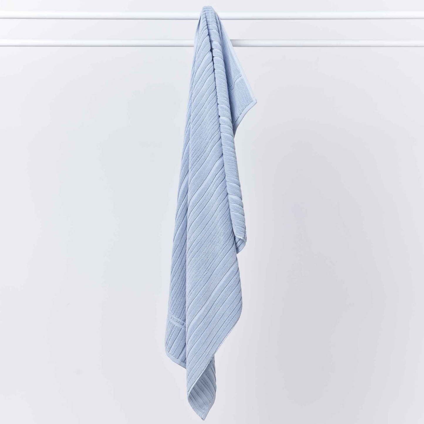 Hung Innate Shale River bath towel 70 x 140 cm, luxury absorbent terry cotton bath towel in shale grey tones with textured striped design, made from 100% OEKO-TEX certified cotton and woven in Portugal.