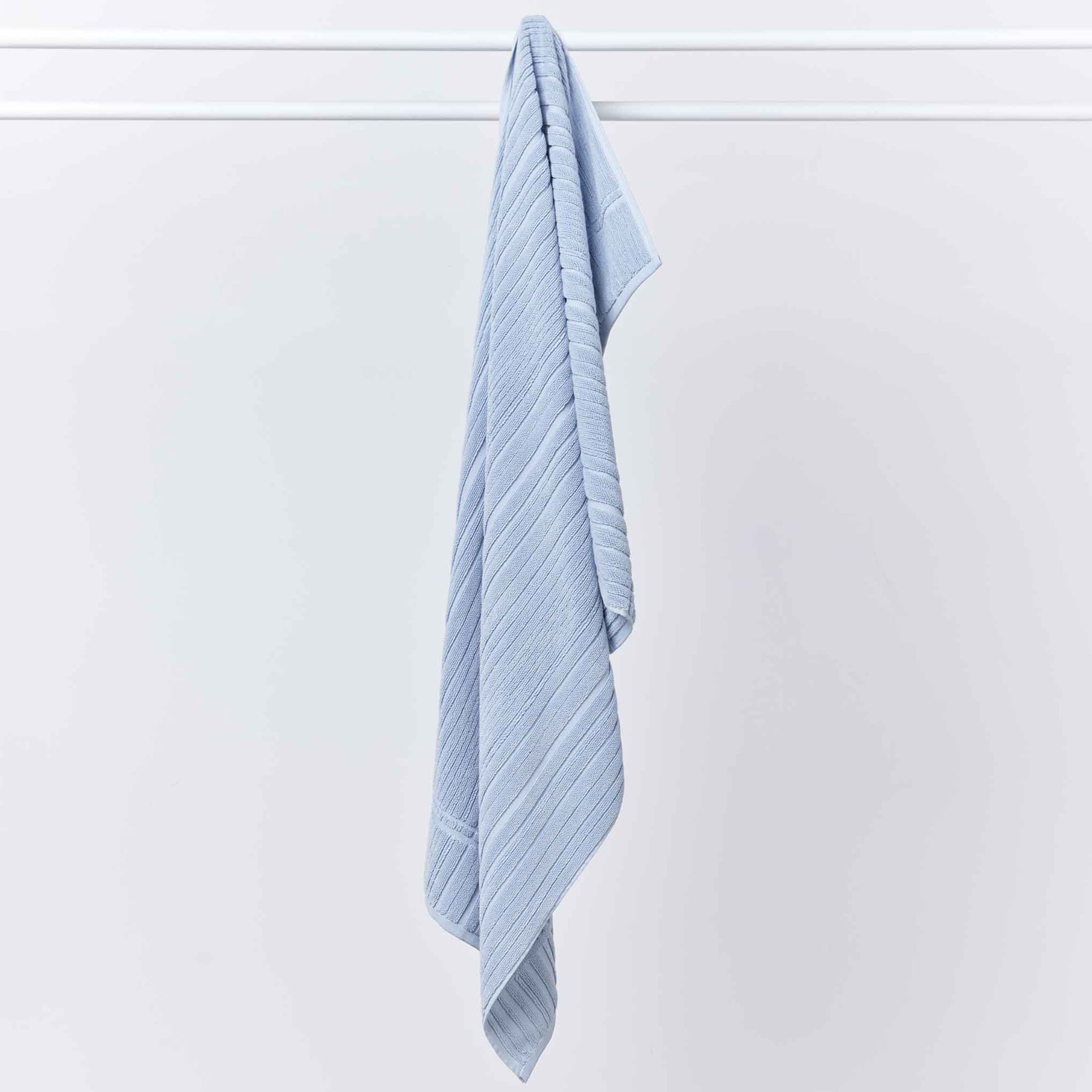 Hung Innate Shale River bath towel 70 x 140 cm, luxury absorbent terry cotton bath towel in shale grey tones with textured striped design, made from 100% OEKO-TEX certified cotton and woven in Portugal.