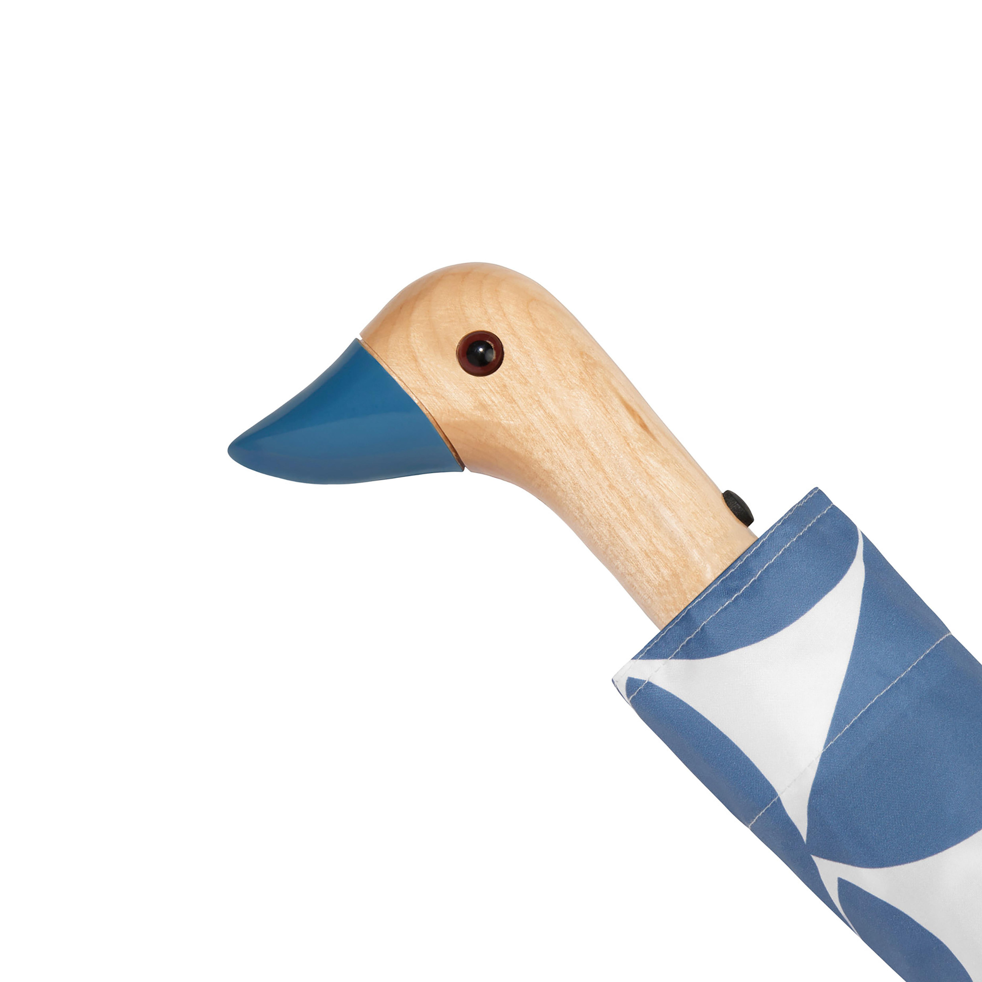 Close up on the duck head handle from the Original Duckhead Duck Umbrella Compact Denim Moon from 100% recycled plastic bottles and robust to keep you dry, it fits into any backpack or tote bag, it is wind resistant, has automatic open button and high-strength steel frame. For everyday use no matter the weather.