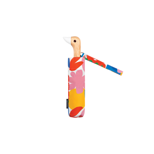 Folded inside its pouch, the Original Duckhead Duck Umbrella Compact Matisse Print from 100% recycled plastic bottles and robust to keep you dry, it fits into any backpack or tote bag, it is wind resistant, has automatic open button and high-strength steel frame. For everyday use no matter the weather.