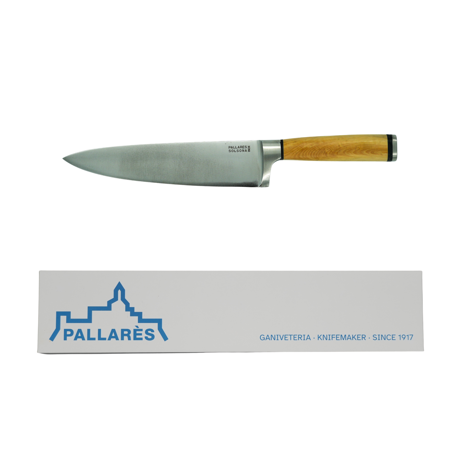 Showing the knife and the box from Pallares Solsona Usuba Knife 17.5cm Stainless Steel Boxwood Handle