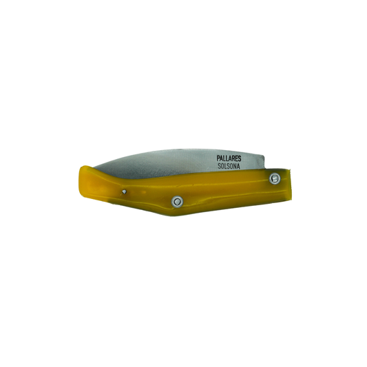 Side view of the close knife from Pallares Solsona Pocket Knife Comun 10cm Carbon Steel Plastic Handle