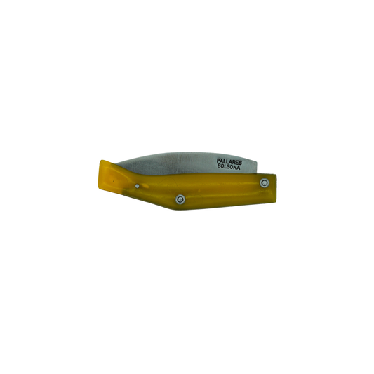 Side view of the close knife from Pallares Solsona Pocket Knife Comun 8cm Carbon Steel Plastic Handle