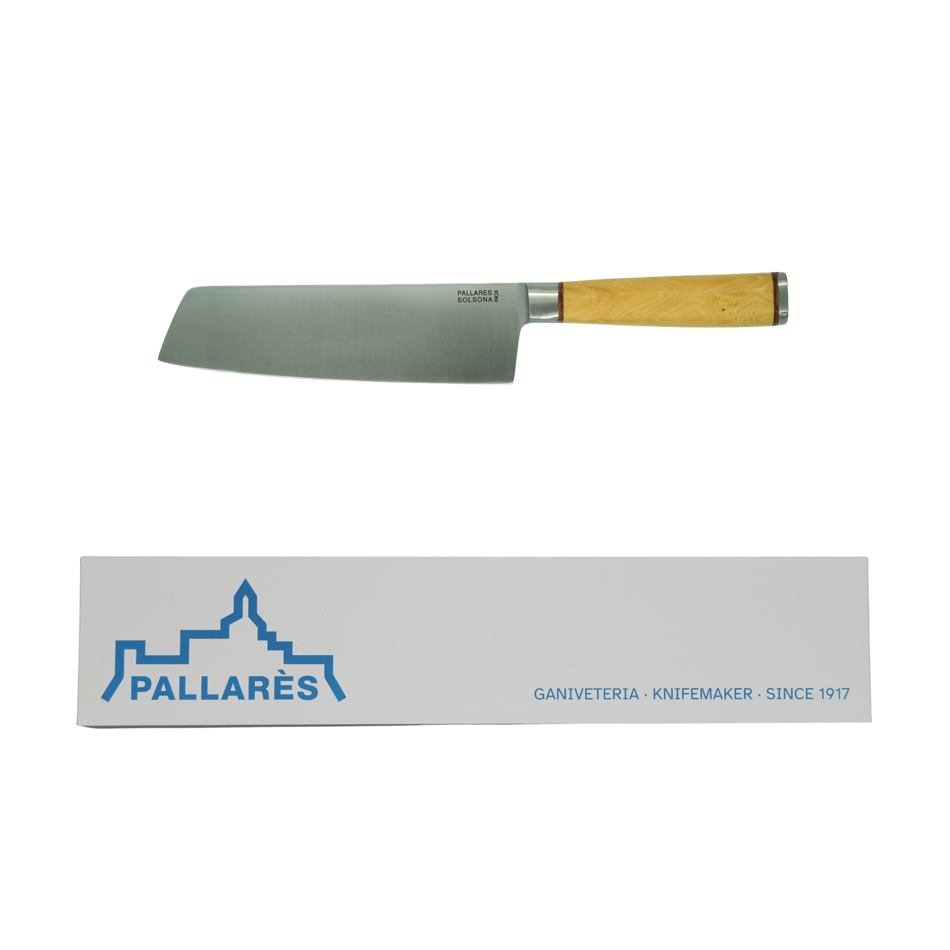 Showing the knife and the box from Pallares Solsona Usuba Knife 17.5cm Stainless Steel Boxwood Handle