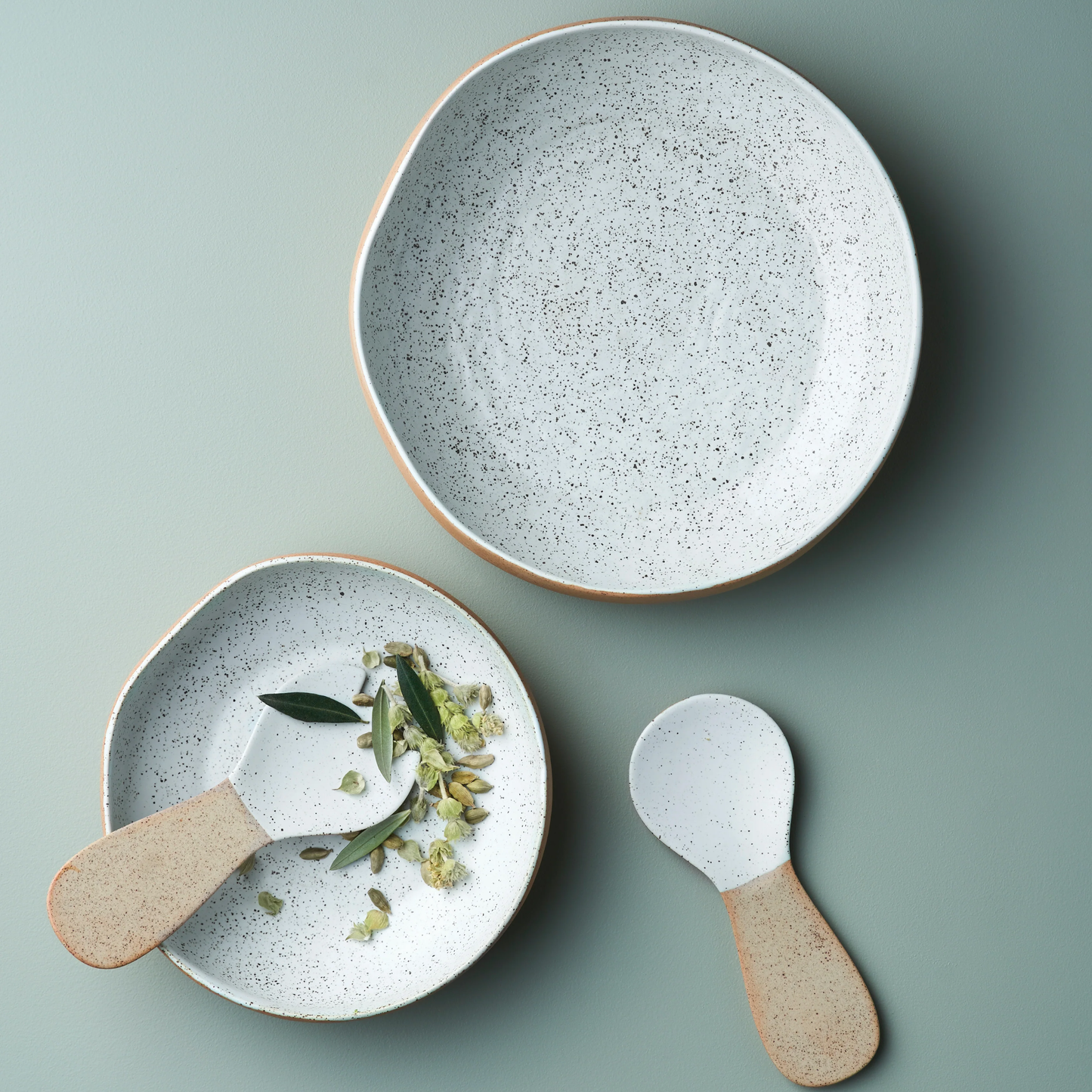 Showing two salad bowls sizes with one as the Robert Gordon Garden To Table Bowl 26.5cm Beige and white Earthly clay body with light organic glaze, hand crafted made from stoneware, microwave and dishwasher safe, designed in Australia, made in China.