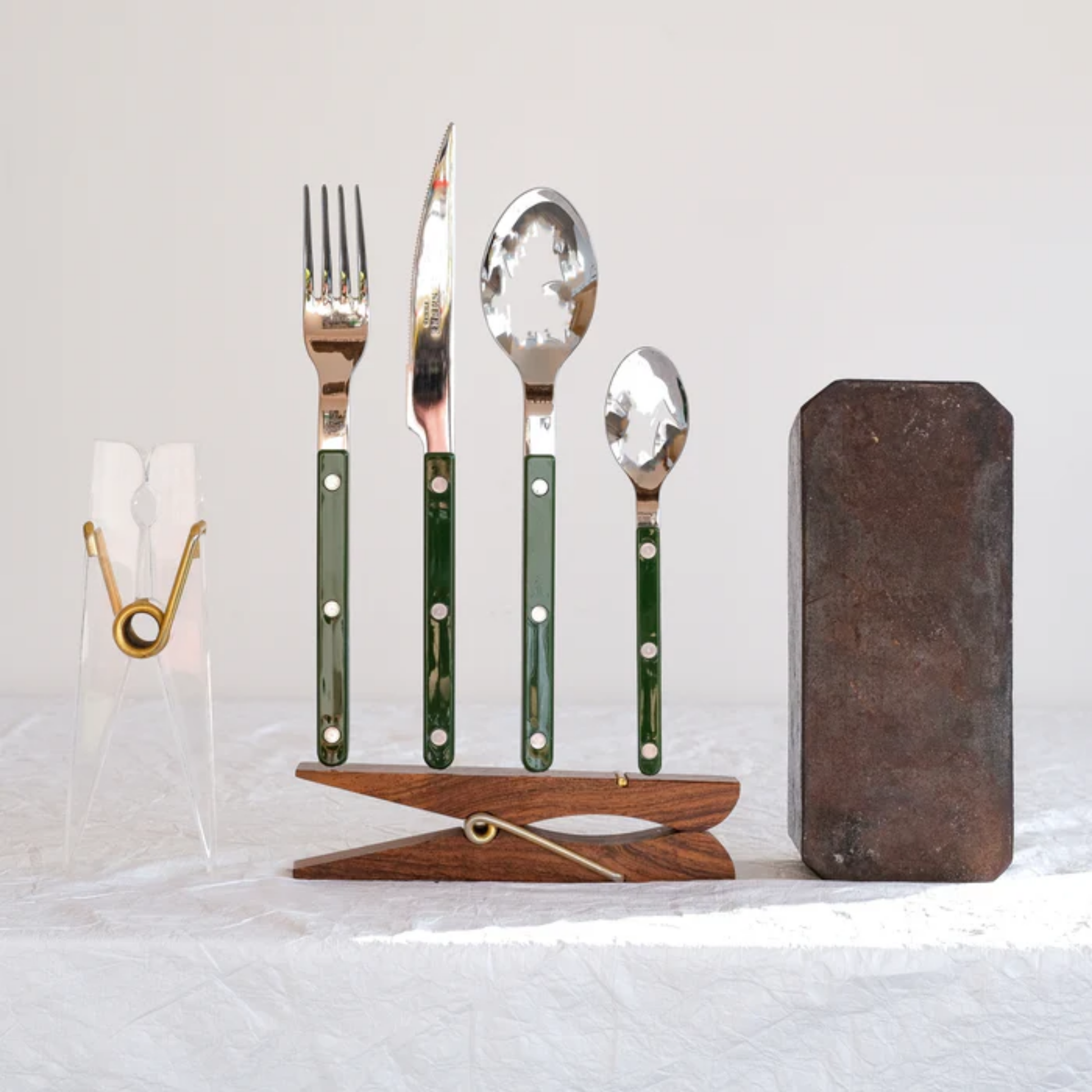 Showing other kitchen utensils to show sizee comparison with Sabre Paris Bistrot Teaspoon Dark green - 16cm stainless steel teaspoon with colorful nylon handle and visible rivets. Inspired by French cafés, this elegant and durable spoon offers a blend of tradition and modern style, available in gloss or vintage finishes and dishwasher-safe.