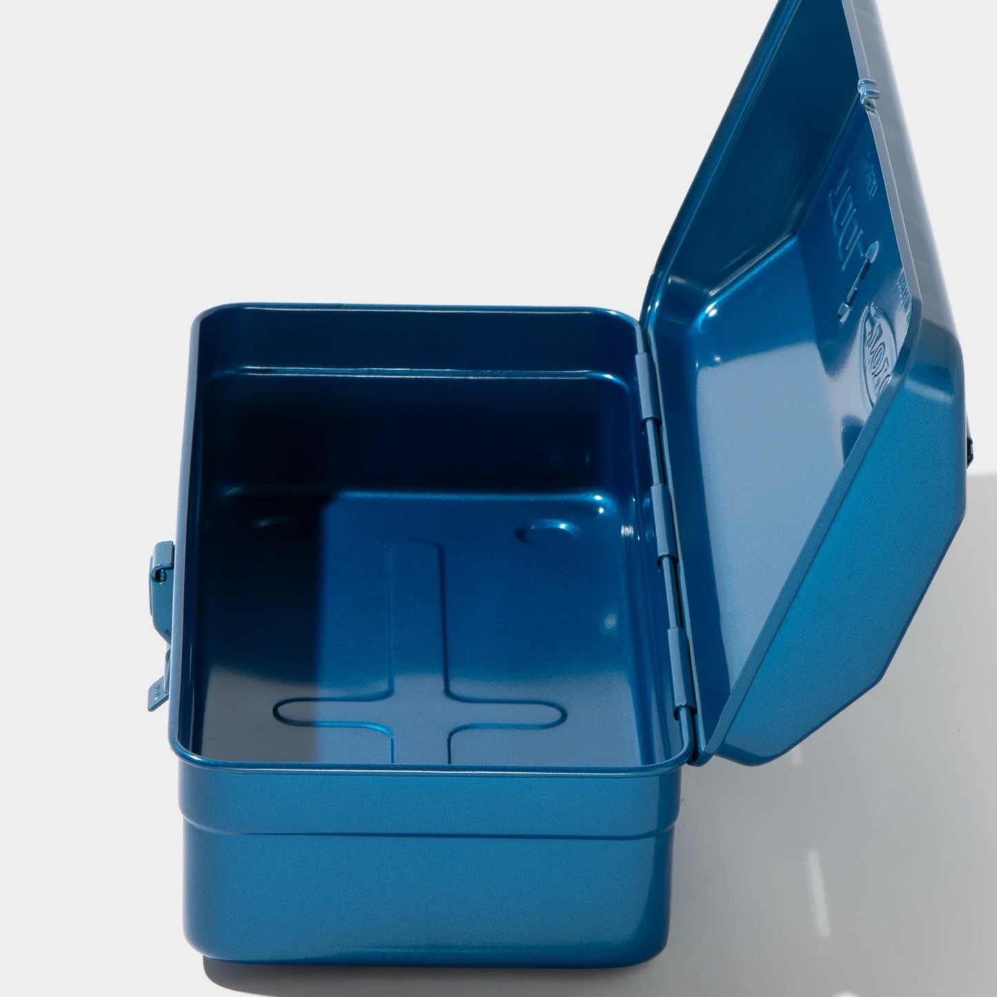 Open and side view of the Toyo Toolbox Camber Top Y-350 Matte Blue from pressed steel, combines with ample storage capacity and sleek stylish look.