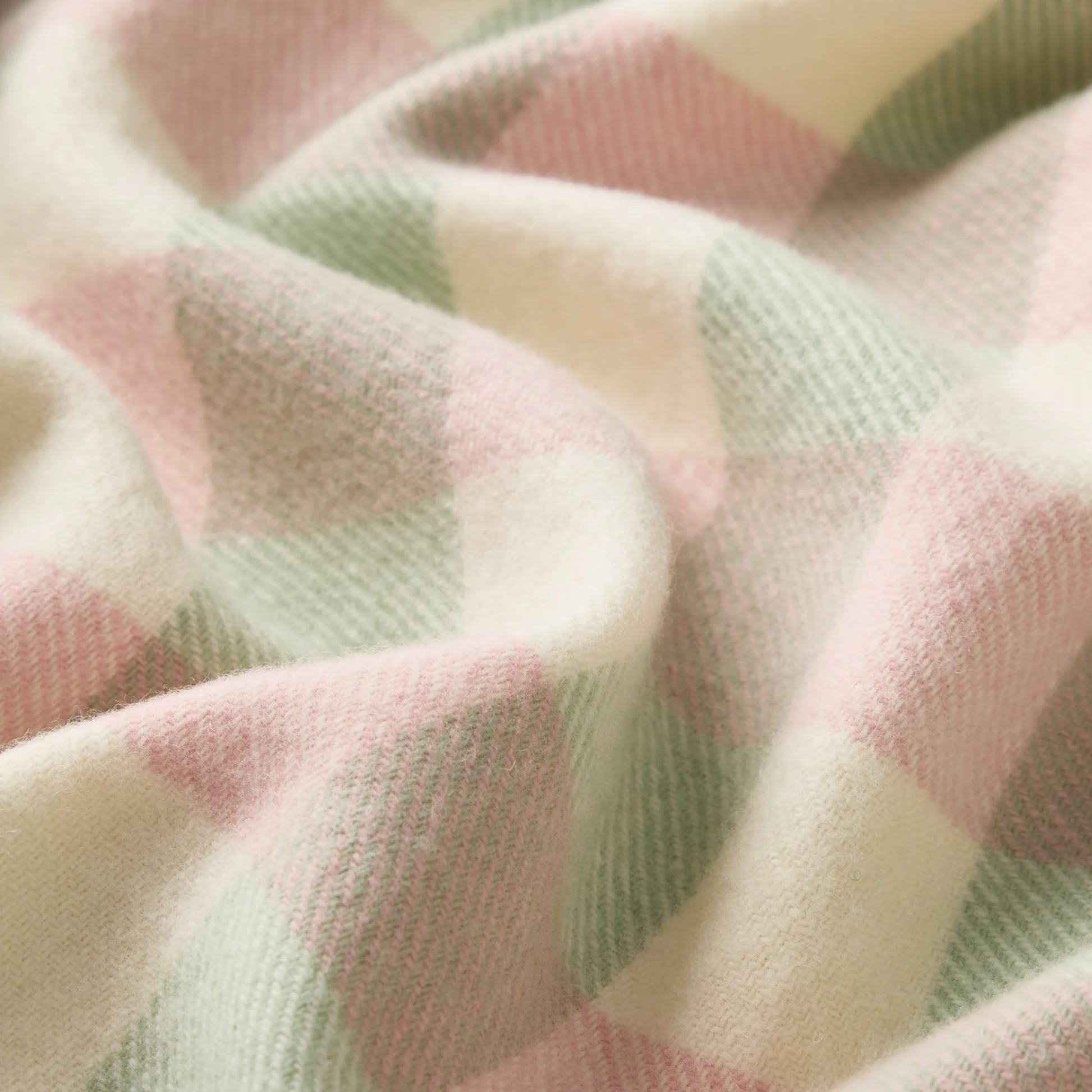 Close up of Waverly Mills baby blanket pattern