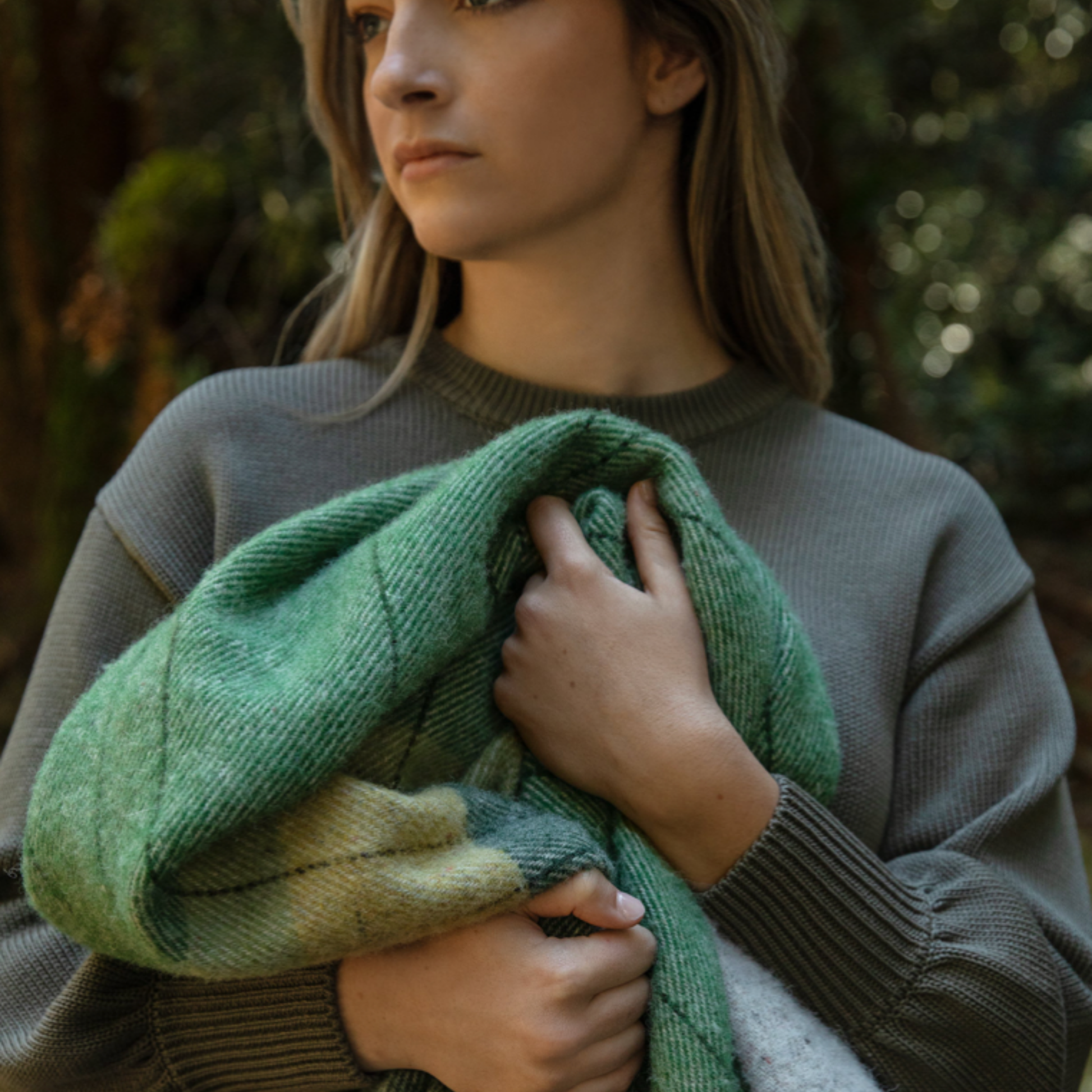 Woman with Terrain Throw Tarkine holded to her chest ourdoors