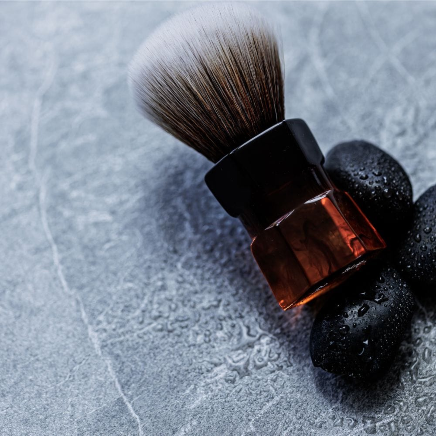 Laid down with stones Yaqi Moka Express Synthetic Shaving Brush - Resin shaving brush with 24mm synthetic Mew Brown knot and palm-grip handle - Durable resin build with 52mm loft and 54mm handle height - Stylish smokey swirl design for smooth lathering and exfoliating shave experience